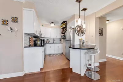 10-24 166 St. Street #7C, Whitestone, NY 11357 - Photo 4