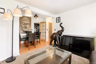 1075 Fenwood Drive #3, Valley Stream, NY 11580 - Photo 2