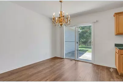 702 Pebble Beach Path, Riverhead, NY 11901 - Photo 6