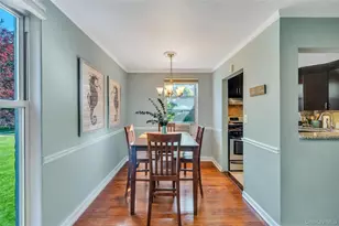75 Edwards St, Roslyn Heights, NY 11577 - Photo 8