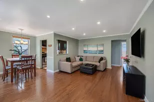 75 Edwards St, Roslyn Heights, NY 11577 - Photo 4