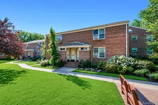 75 Edwards St, Roslyn Heights, NY 11577 - Photo 2