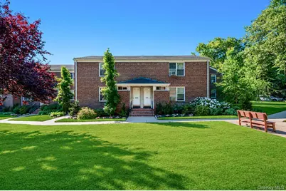 75 Edwards Street #1C, Roslyn Heights, NY 11577 - Photo 1