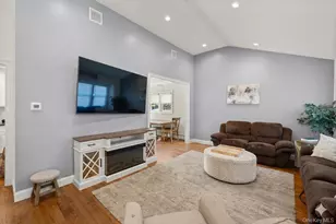 857 Milligan Ln, West Islip, NY 11795 - Photo 2