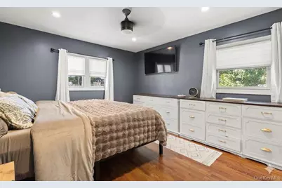 857 Milligan Lane, West Islip, NY 11795 - Photo 8