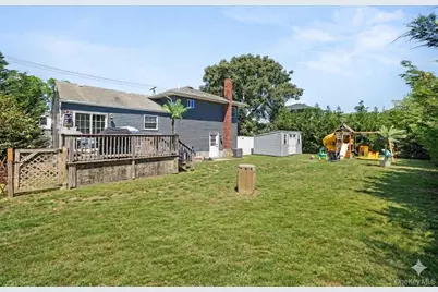 857 Milligan Lane, West Islip, NY 11795 - Photo 16
