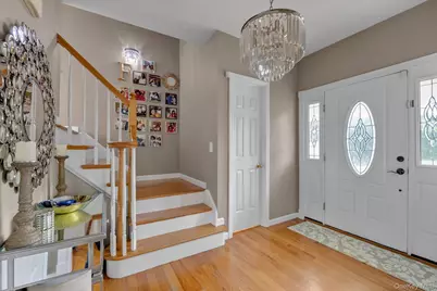 146 Melville Road, Farmingdale, NY 11735 - Photo 2