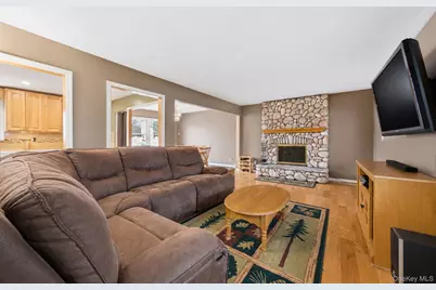12 Wilmont Turn, Coram, NY 11727 - Photo 8