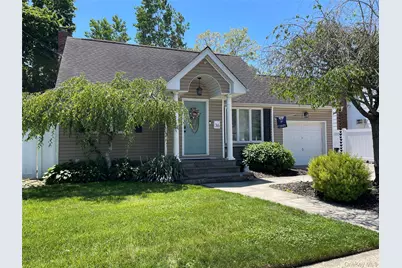 36 34th Street, Copiague, NY 11726 - Photo 2
