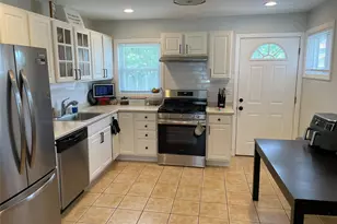 36 34th St, Copiague, NY 11726 - Photo 8