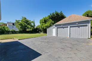 1 Alvin St, Glen Cove, NY 11542 - Photo 10