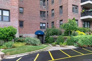 640 Pelham Rd, New Rochelle, NY 10805 - Photo 2