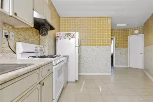 42-01 Newtown Rd, Astoria, NY 11103 - Photo 12