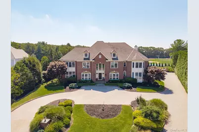 26 Legends Circle, Melville, NY 11747 - Photo 2