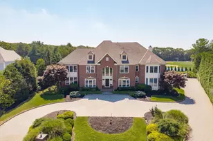 26 Legends Cir, Melville, NY 11747 - Photo 2