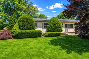 15 Edwin Ave, Patchogue, NY 11772 - Photo 2