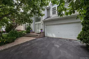 23 Honeysuckle Ct, Melville, NY 11747 - Photo 2