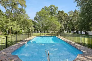 54 Dix Woods Dr, Melville, NY 11747 - Photo 18