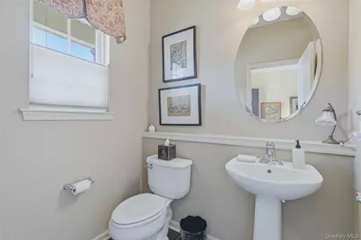 6 Bainbridge Place #902, Newburgh, NY 12550 - Photo 4