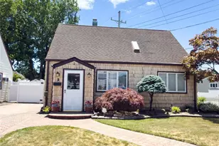 2 Irvington St, Valley Stream, NY 11581 - Photo 2
