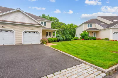 16 Lindbergh Circle, Huntington, NY 11743 - Photo 4