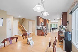 16 Lindbergh Cir, Huntington, NY 11743 - Photo 10