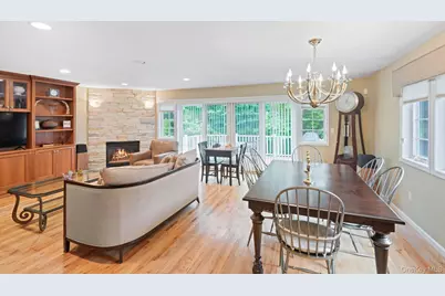 16 Lindbergh Circle, Huntington, NY 11743 - Photo 18