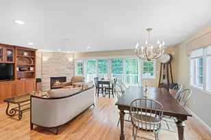 16 Lindbergh Cir, Huntington, NY 11743 - Photo 18