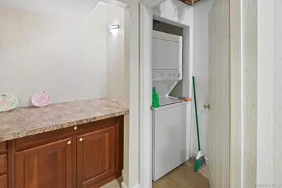 16 Lindbergh Circle, Huntington, NY 11743 - Photo 28