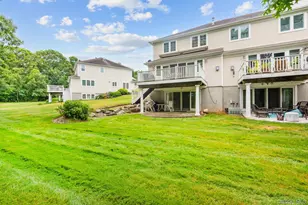 16 Lindbergh Cir, Huntington, NY 11743 - Photo 8