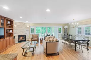16 Lindbergh Cir, Huntington, NY 11743 - Photo 16