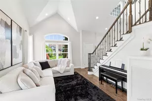 25 Ashley Cir, Manorville, NY 11949 - Photo 2