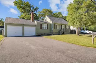 16 Brushwood Dr, Shirley, NY 11967 - Photo 2