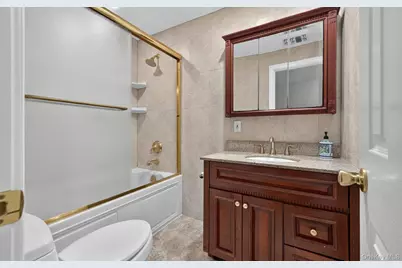 40 Pittoni Drive, Commack, NY 11725 - Photo 20