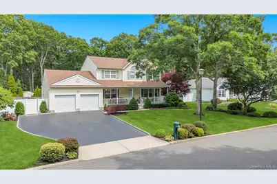 75 Apple Lane, Medford, NY 11763 - Photo 2