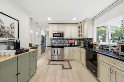 10 Wildflower Lane, Wantagh, NY 11793 - Photo 18