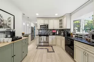 10 Wildflower Ln, Wantagh, NY 11793 - Photo 18
