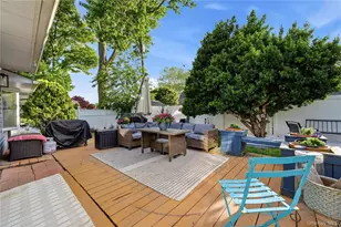 10 Wildflower Ln, Wantagh, NY 11793 - Photo 32