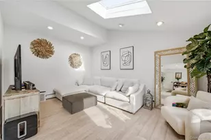 10 Wildflower Ln, Wantagh, NY 11793 - Photo 10