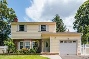41 Brook Run Dr, Medford, NY 11763 - Photo 2