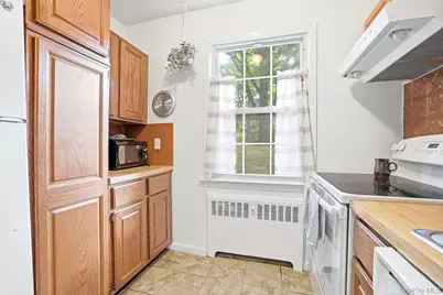182 Pinewood Road #25, Hartsdale, NY 10530 - Photo 4