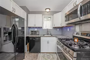 59 Vernon Ave, Rockville Centre, NY 11570 - Photo 16