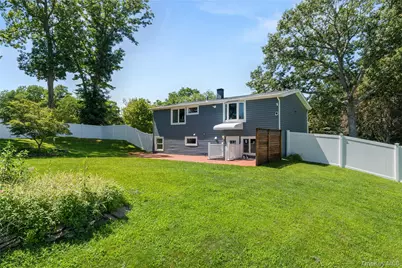 4 Bunny Lane, East Setauket, NY 11733 - Photo 2