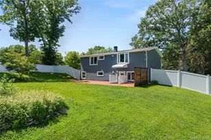4 Bunny Ln, East Setauket, NY 11733 - Photo 2