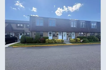 335 Mariners Way, Copiague, NY 11726 - Photo 1