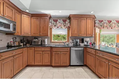 100 Cabot Road, Massapequa, NY 11758 - Photo 8