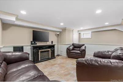 100 Cabot Road, Massapequa, NY 11758 - Photo 32