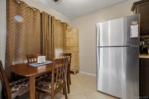 94 Broadlawn Dr, Central Islip, NY 11722 - Photo 8