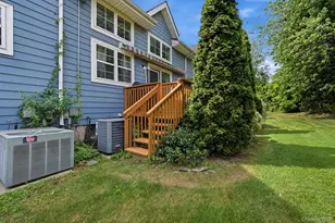 94 Broadlawn Dr, Central Islip, NY 11722 - Photo 36