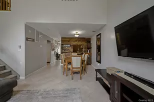 94 Broadlawn Dr, Central Islip, NY 11722 - Photo 14
